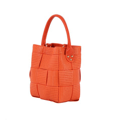 Weaved bucket bag